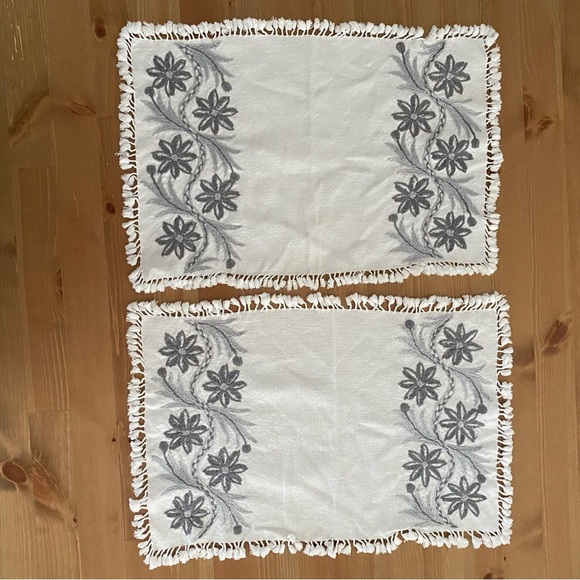 Vintage Embroidered White Gray Placemats Set of 5 Handmade Boho Chic Grannycore - Picture 3 of 10